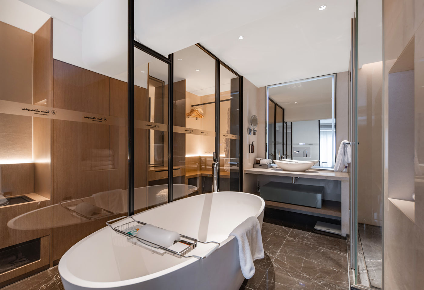 6a8c447b8ef19d8a2e0b44f442043317